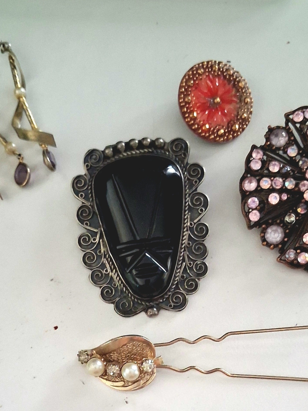 Black Onyx-Style Decorative Brooch - Women's Jewelry